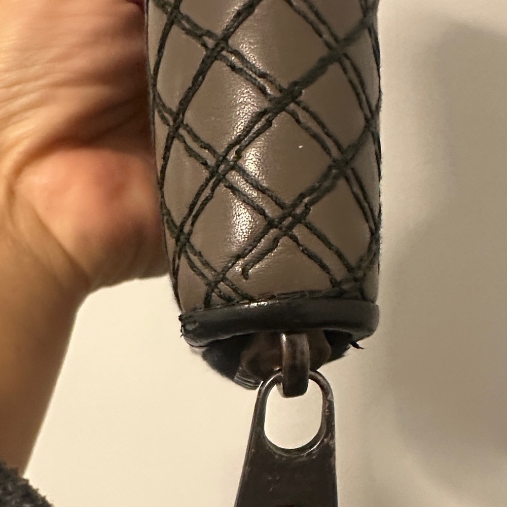 Bottega Veneta Dark Beige & Black Woven Zip Around Wallet. NWOT & Incl Orig Box - Picture 11 of 15